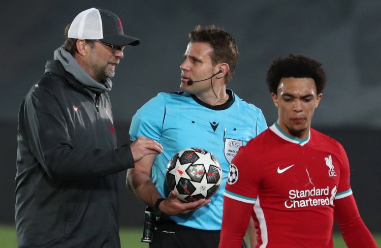 哈登仅得3分5失误 小卡复出8分 科林斯16+8+3 快船半场59-60公牛