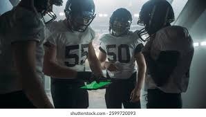 战报：十人曼联3-2伊镇，多尔古染红，马奎尔制胜