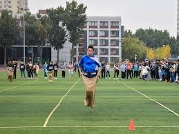 阿根廷不眠夜：数十万人游街 梅西落地点赞微笑不停