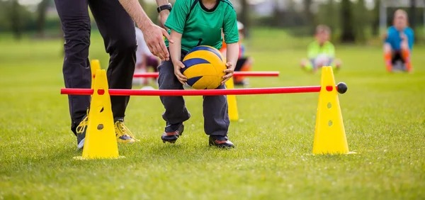 [CBA]皮特森右侧突破分球 李炎哲单臂扣篮