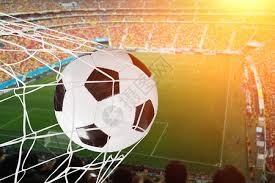 女球迷采访：爱C罗、爱皇马还超爱干饭，她是